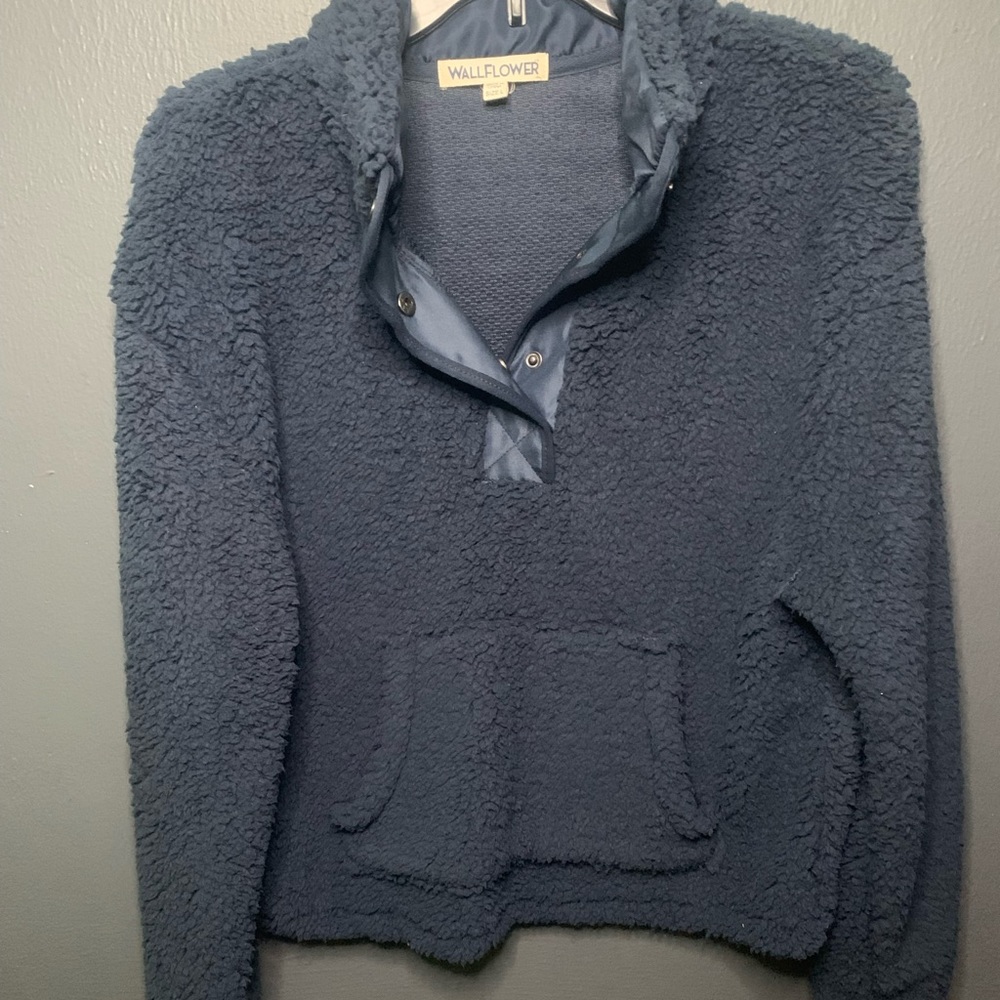 Wallflower, Size Large, Dark Blue, Fluffy